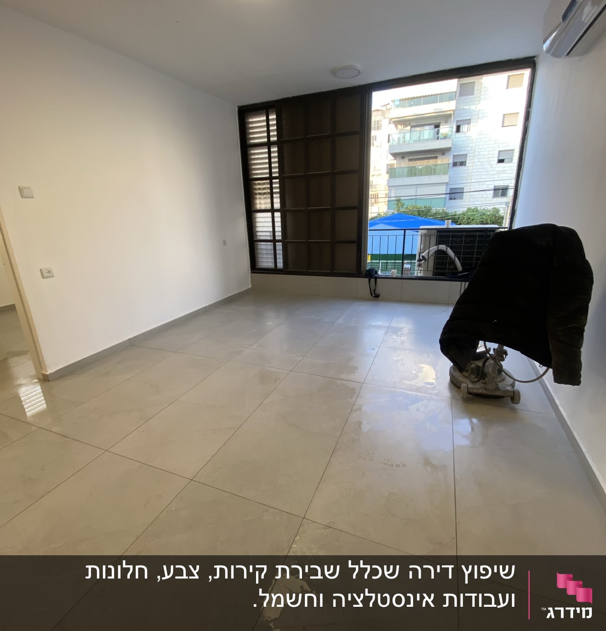 שיפוץ דירה שכלל שבירת קירות, צבע, חלונות ועבודות אינסטלציה וחשמל. 